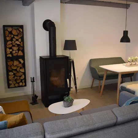 Suesse Maisonette-wohnung Auf Bauernhof Bei * 그로미츠