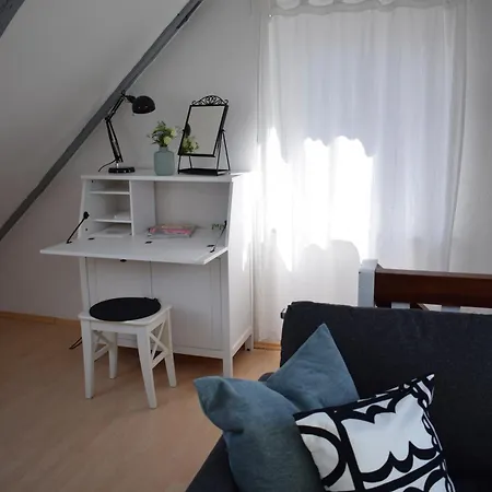 Suesse Maisonette-wohnung Auf Bauernhof Bei 아파트